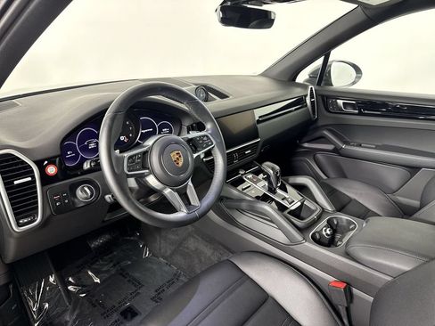 Certified 2023 Porsche Cayenne AWD/4WD image 4