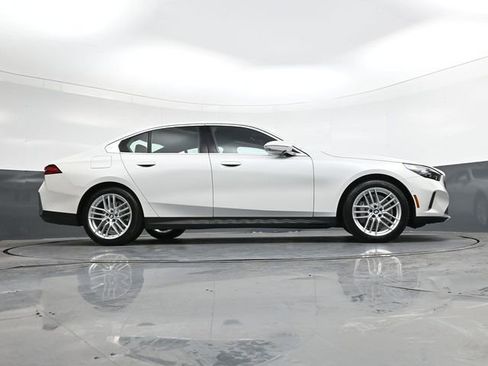 Used 2025 BMW 530i xDrive w/ Premium Package image 27