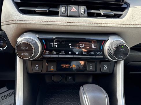 Used 2021 Toyota RAV4 XLE Premium image 19