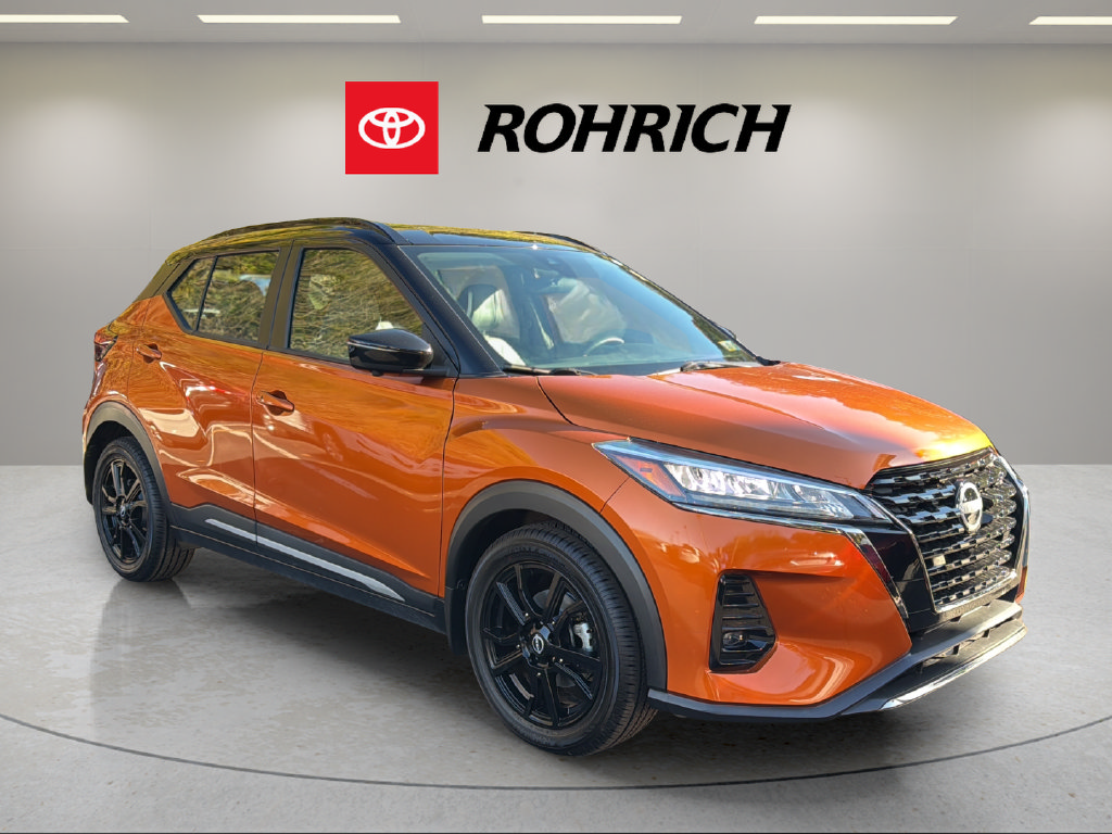 Used 2023 Nissan Kicks SR w/ SR Premium Package FWD image 4