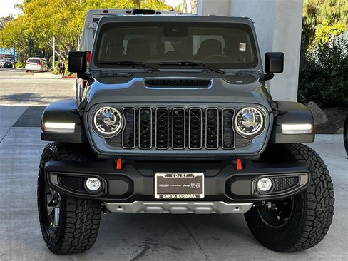 New 2025 Jeep Gladiator Mojave image 2