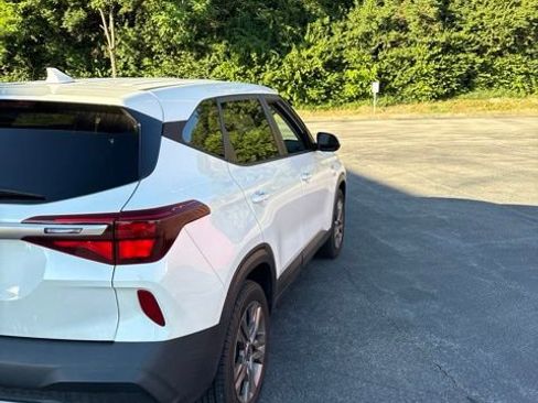 Used 2021 Kia Seltos LX AWD/4WD image 6