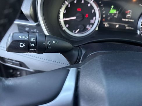 Used 2023 Toyota Highlander XLE AWD/4WD image 20