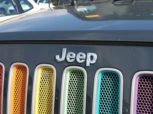 Used 2017 Jeep Wrangler Unlimited Sahara w/ Connectivity Group AWD/4WD image 5