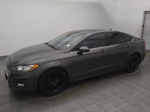 Used 2020 Ford Fusion SE w/ Equipment Group 151A FWD image 2
