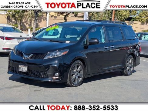 Used 2020 Toyota Sienna SE w/ Carpet Mat Package image 1