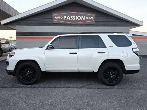 Used 2019 Toyota 4Runner Limited AWD/4WD image 2