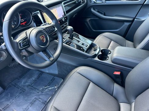Used 2026 Porsche Macan image 4