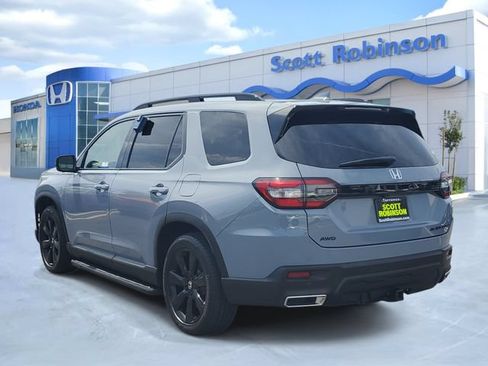 Used 2025 Honda Pilot Black Edition image 3