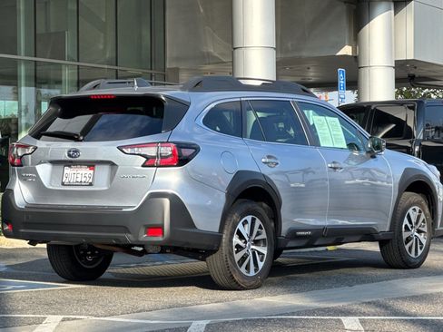 Certified 2025 Subaru Outback Premium image 4