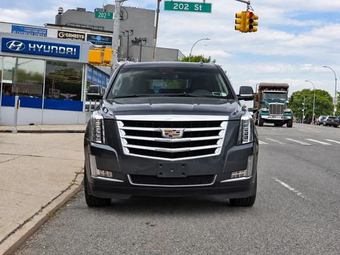 Used 2019 Cadillac Escalade Luxury AWD/4WD image 3