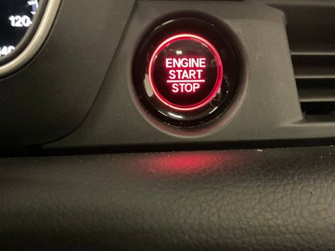 Used 2023 Honda Pilot Touring image 16