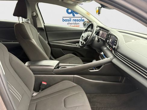 Used 2022 Hyundai Elantra SEL w/ Convenience Package FWD image 15