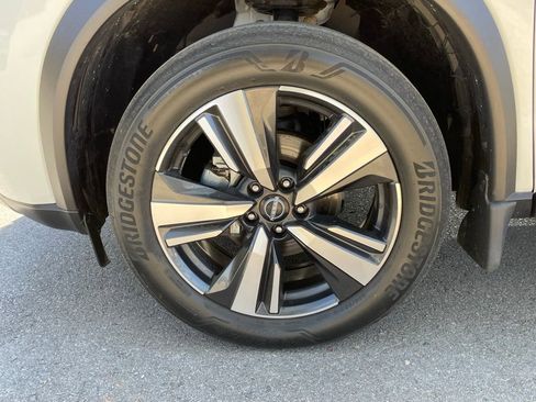 Used 2023 Nissan Rogue SL image 32