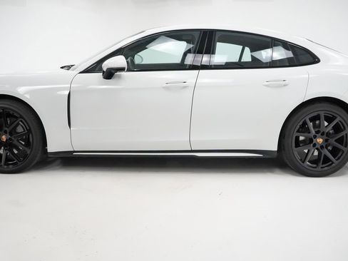 Certified 2025 Porsche Panamera 4 image 2