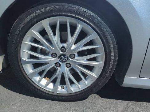 Used 2018 Toyota Camry XLE FWD image 9