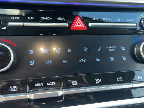 Used 2025 Hyundai Santa Fe Limited image 20