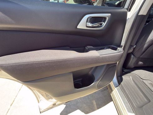 Used 2017 Nissan Pathfinder S AWD/4WD image 23