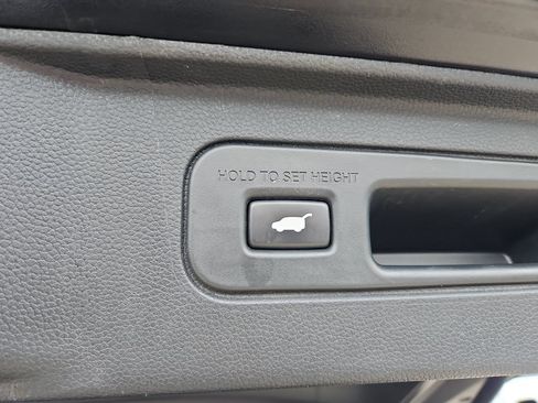 Certified 2023 Honda Pilot Touring image 24