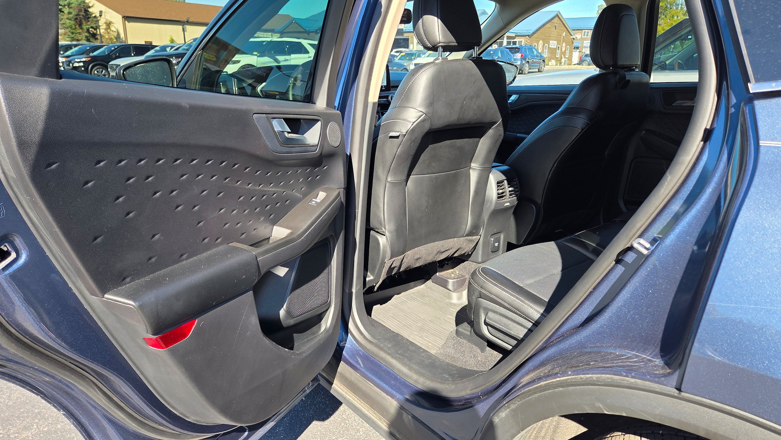 Used 2020 Ford Escape Titanium w/ Titanium Premium Package 2.0 AWD/4WD image 12