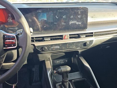 Used 2024 Kia Sorento LX image 7