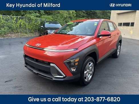 Certified 2025 Hyundai Kona SE AWD/4WD image 1