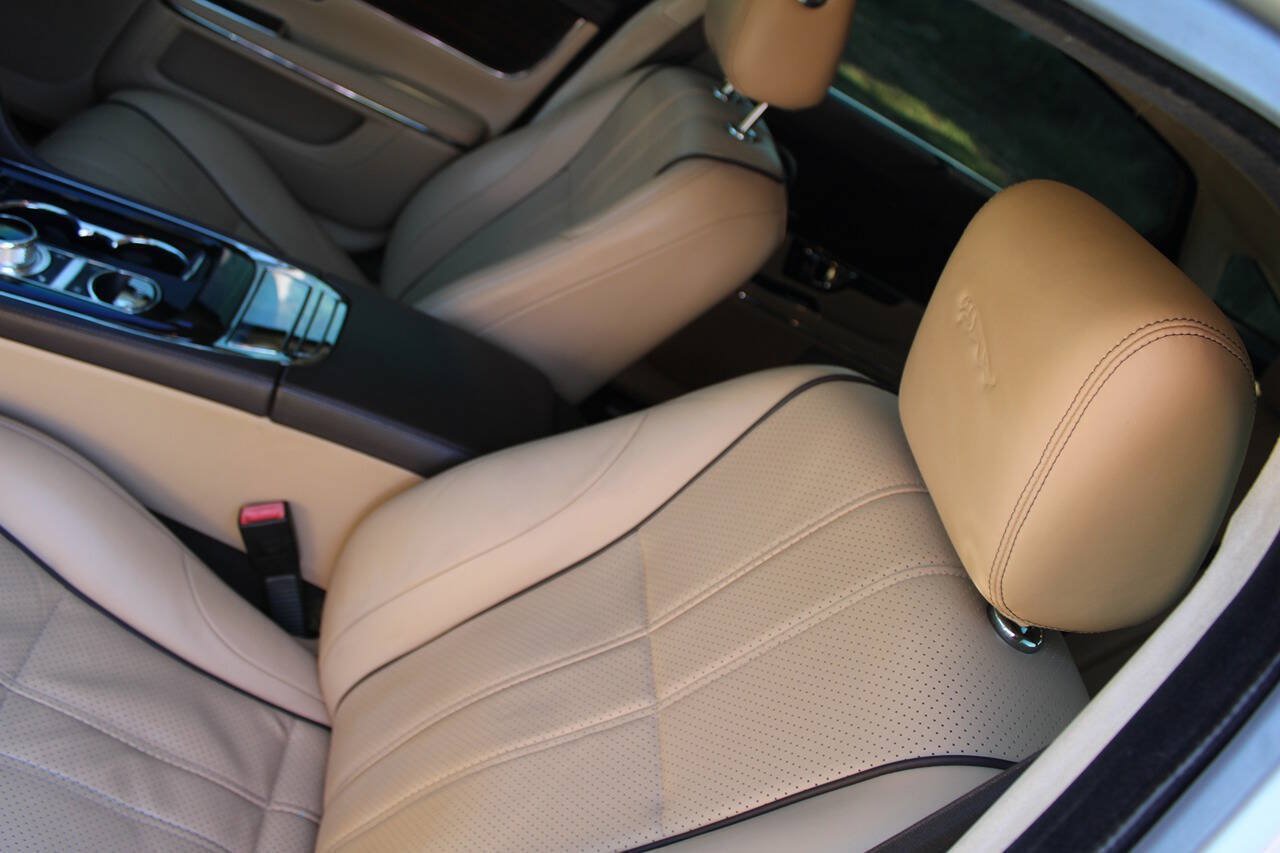 Used 2014 Jaguar XJ L Portfolio RWD image 18