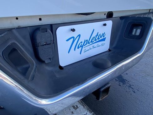 Used 2021 RAM 1500 Classic SLT image 24