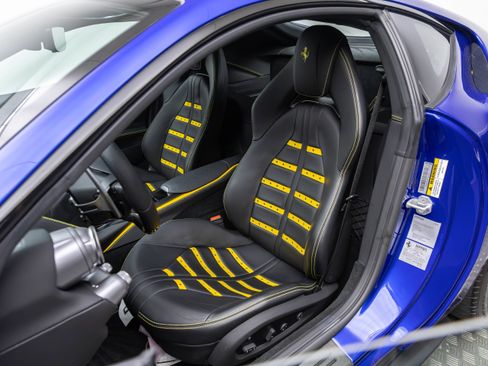 Used 2020 Ferrari 812 Superfast RWD image 16