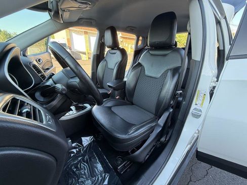 Used 2018 Jeep Compass Latitude w/ Popular Equipment Group AWD/4WD image 14