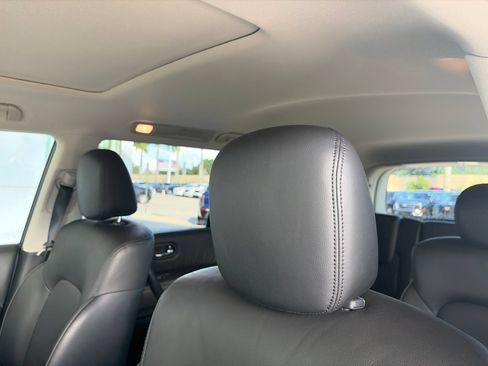 Used 2024 Nissan Armada SL w/ Captain's Chairs Package AWD/4WD image 9