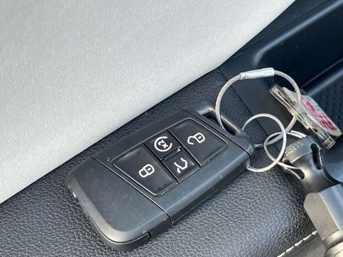 Used 2025 Volkswagen Taos SE image 25