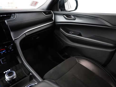 Used 2024 Jeep Grand Cherokee L Laredo image 15