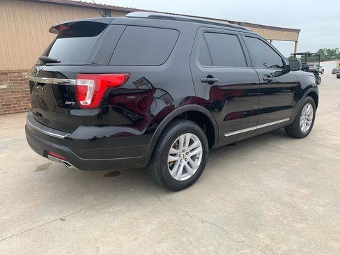 Used 2018 Ford Explorer XLT w/ Equipment Group 202A AWD/4WD image 2