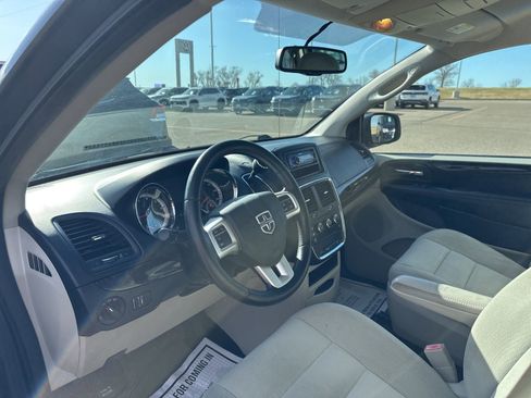 Used 2015 Dodge Grand Caravan American Value Package w/ UConnect Hands-Free Group FWD image 10