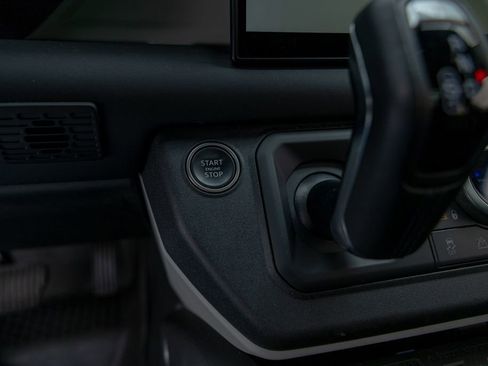 Used 2024 Land Rover Defender 130 S image 40