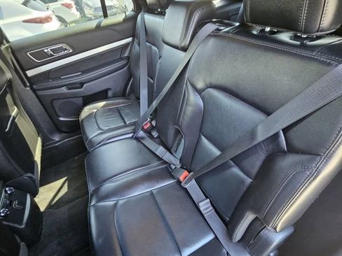 Used 2017 Ford Explorer XLT w/ Equipment Group 202A FWD image 15