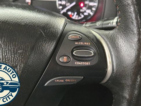 Used 2019 Nissan Pathfinder SL AWD/4WD image 14