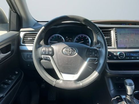 Used 2019 Toyota Highlander XLE AWD/4WD image 13