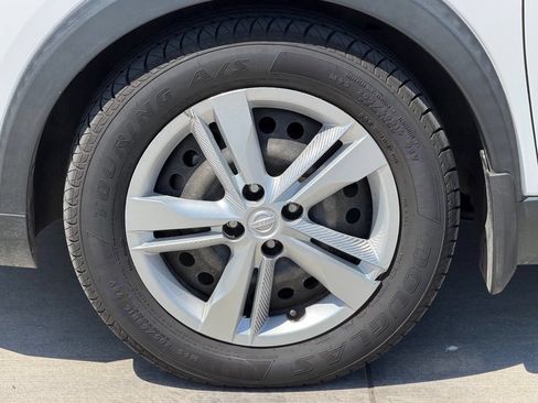 Used 2020 Nissan Kicks S FWD image 7