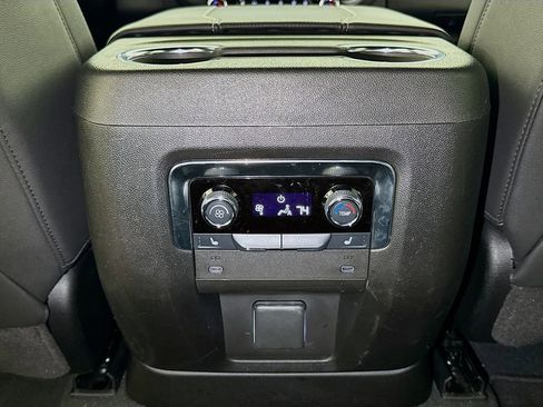 Certified 2025 Chevrolet Suburban Premier image 24