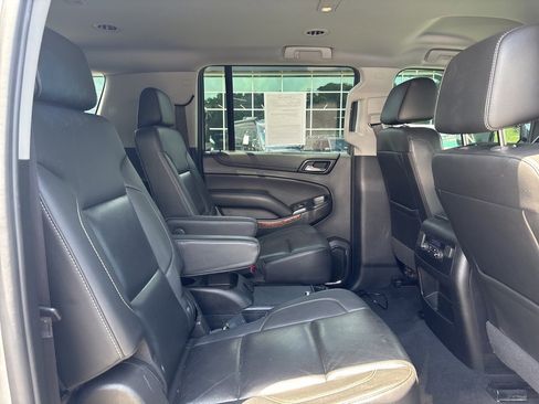 Used 2020 Chevrolet Suburban Premier image 21
