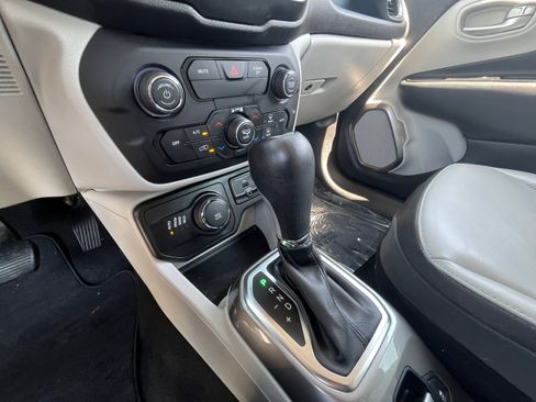 Used 2018 Jeep Renegade Limited AWD/4WD image 15