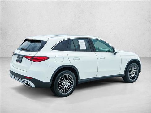 Used 2023 Mercedes-Benz GLC 300 4MATIC image 5