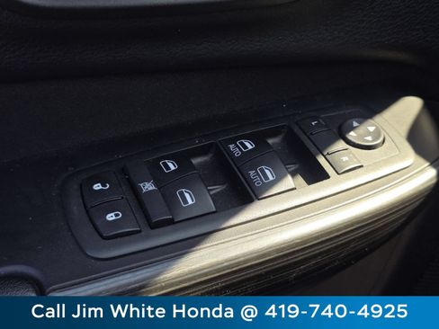 Used 2015 Jeep Cherokee Latitude w/ Comfort/Convenience Group AWD/4WD image 24