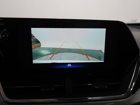 Used 2024 Chevrolet Trax LT w/ Sunroof Package image 21