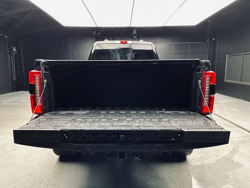 Used 2023 Ford F250 King Ranch w/ FX4 Off-Road Package AWD/4WD image 43