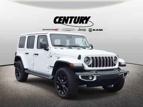 Used 2025 Jeep Wrangler Sahara image 1