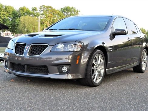 Used 2009 Pontiac G8 GXP RWD image 3