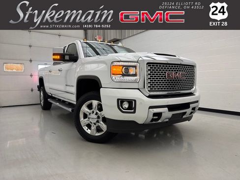 Used 2017 GMC Sierra 2500 Denali w/ Duramax Plus Package AWD/4WD image 1